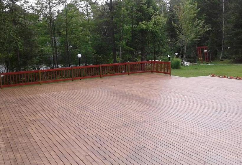 Hotel Le Petit Lac Sainteadèle | Sainte Adele | Quebec | Canada 2