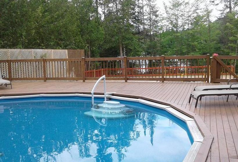 Hotel Le Petit Lac Sainteadèle | Sainte Adele | Quebec | Canada 6