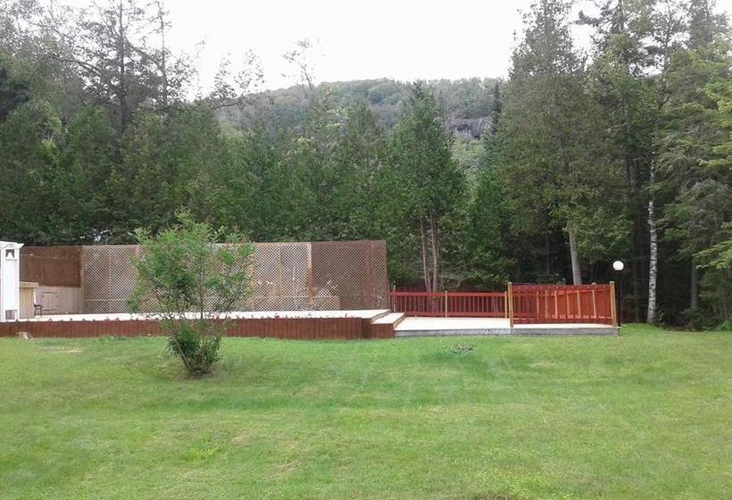 Hotel Le Petit Lac Sainteadèle | Sainte Adele | Quebec | Canada 8