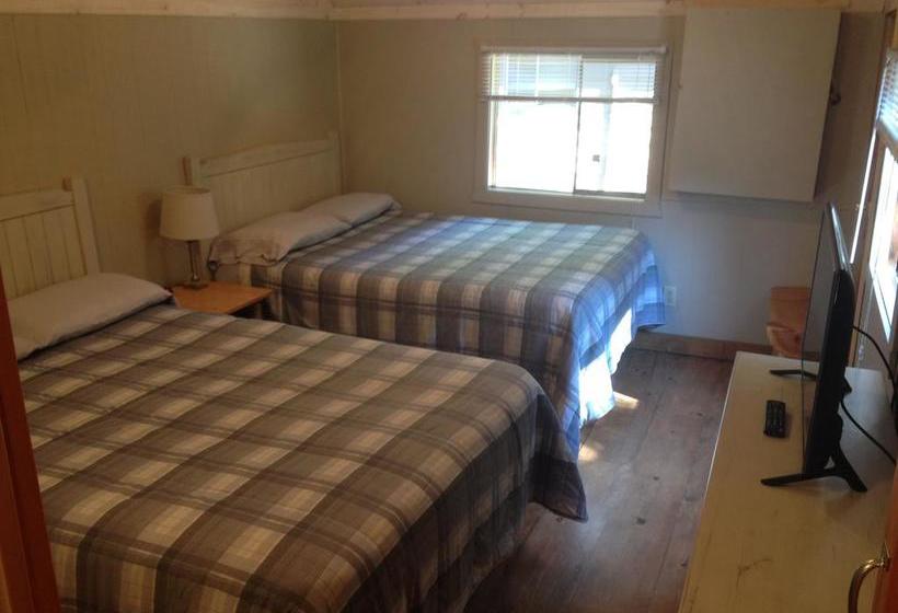 Peacock Villa Motel | Tobermory | Ontario | Canada 9