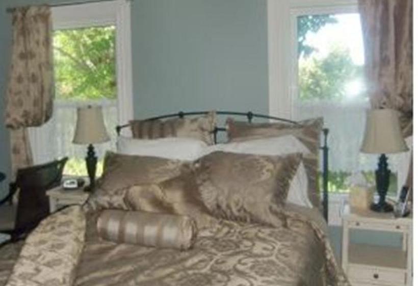 Bed and Breakfast A Schooner Inn | Holyrood | Newfoundland and Labrador | Canada 2