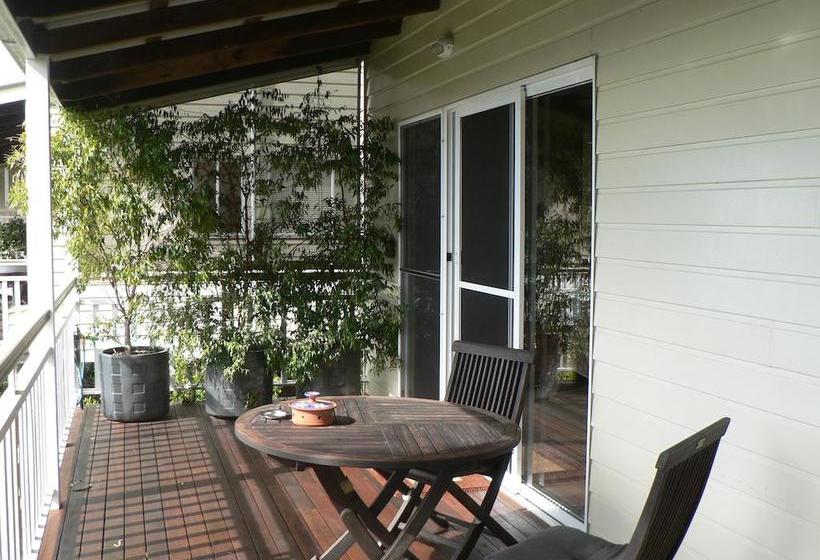 Bed and Breakfast At Sunrise Cottages | Montville | Queensland | Australia 4