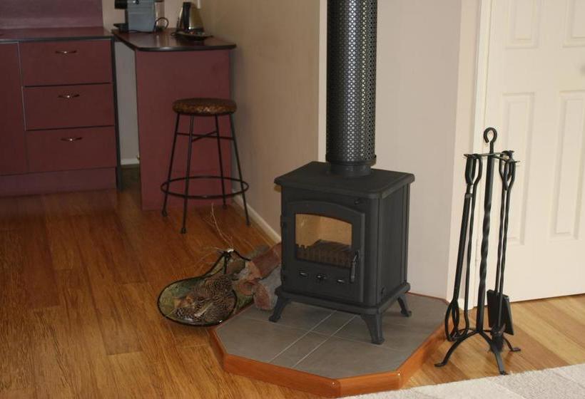 Bed and Breakfast At Sunrise Cottages | Montville | Queensland | Australia 7