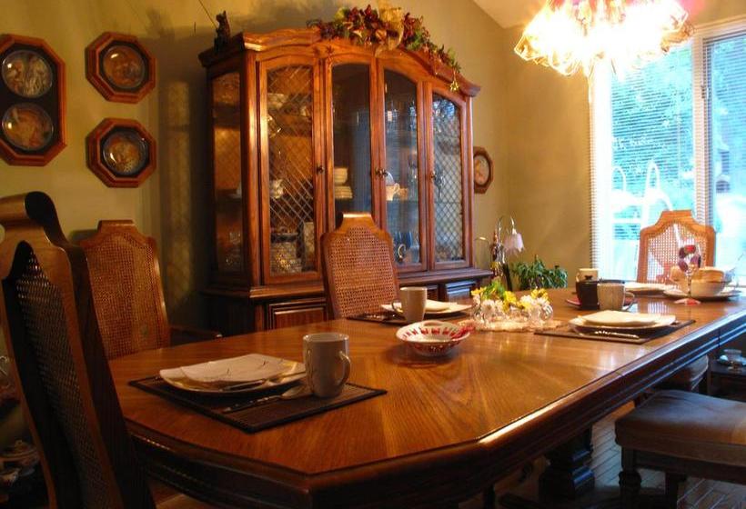 Twin Lakes Retreat Bed And Breakfast | Sarnia | Ontario | Canada 3