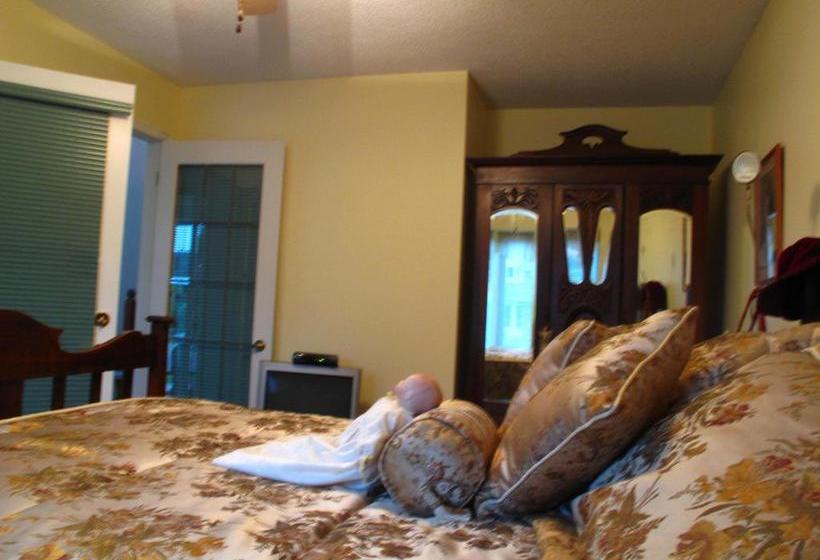 Twin Lakes Retreat Bed And Breakfast | Sarnia | Ontario | Canada 4