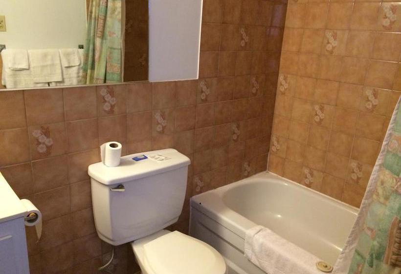 Motel Central | Sainte Anne de Beaupre | Quebec | Canada 1