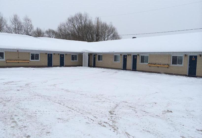 Motel Central | Sainte Anne de Beaupre | Quebec | Canada 10