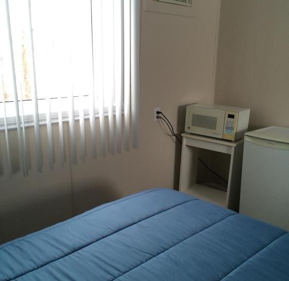 Motel Central | Sainte Anne de Beaupre | Quebec | Canada 16