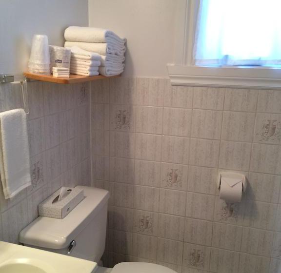 Motel Central | Sainte Anne de Beaupre | Quebec | Canada 17