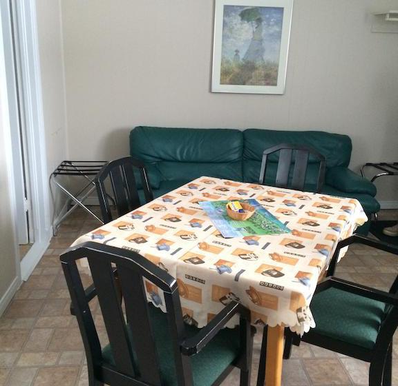 Motel Central | Sainte Anne de Beaupre | Quebec | Canada 18