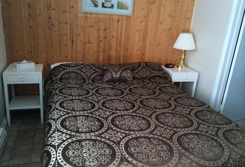 Motel Central | Sainte Anne de Beaupre | Quebec | Canada 2