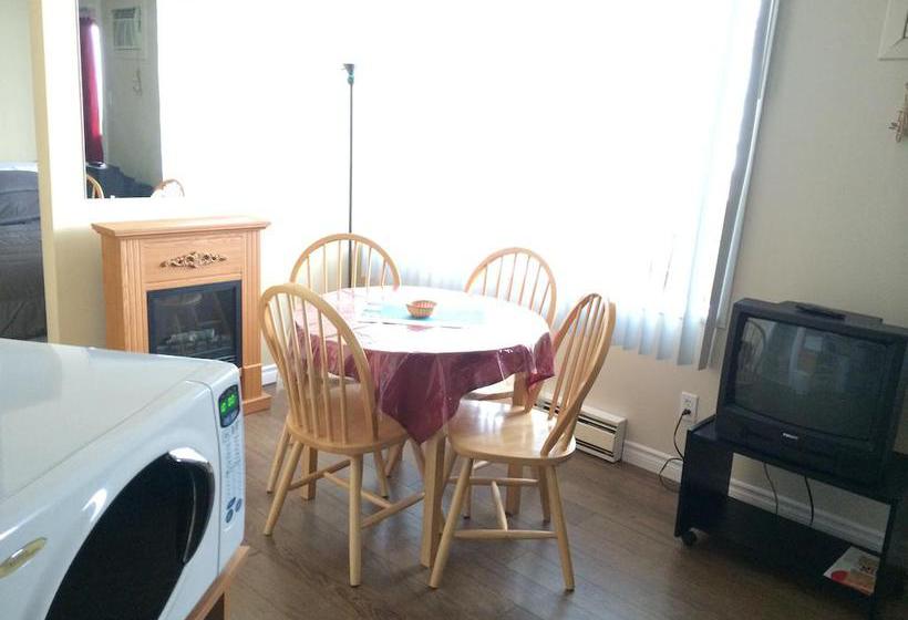 Motel Central | Sainte Anne de Beaupre | Quebec | Canada 3