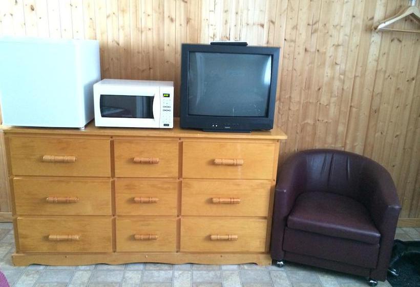 Motel Central | Sainte Anne de Beaupre | Quebec | Canada 4