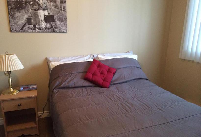 Motel Central | Sainte Anne de Beaupre | Quebec | Canada 5