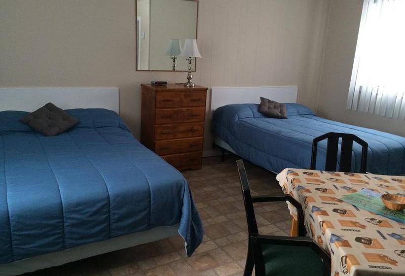 Motel Central | Sainte Anne de Beaupre | Quebec | Canada 7