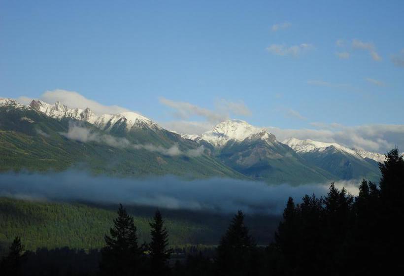 Bed and Breakfast Tschurtschenthaler Lodge | Golden | British Columbia | Canada 12