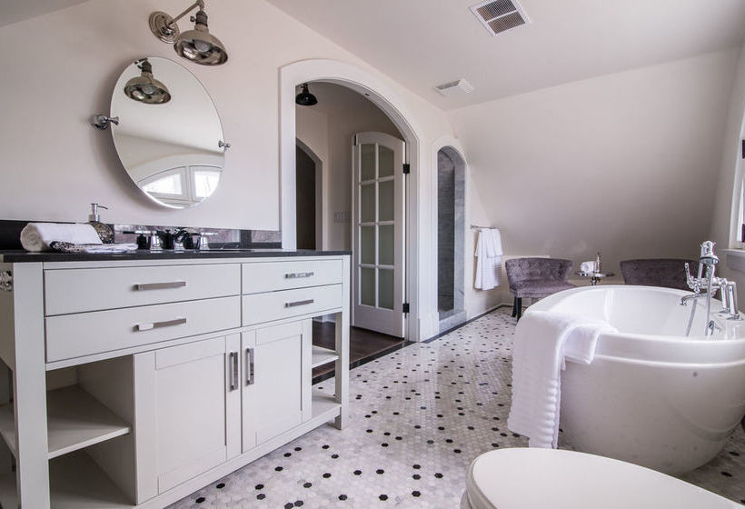 Twin Sisters | Regina | Saskatchewan | Canada 7