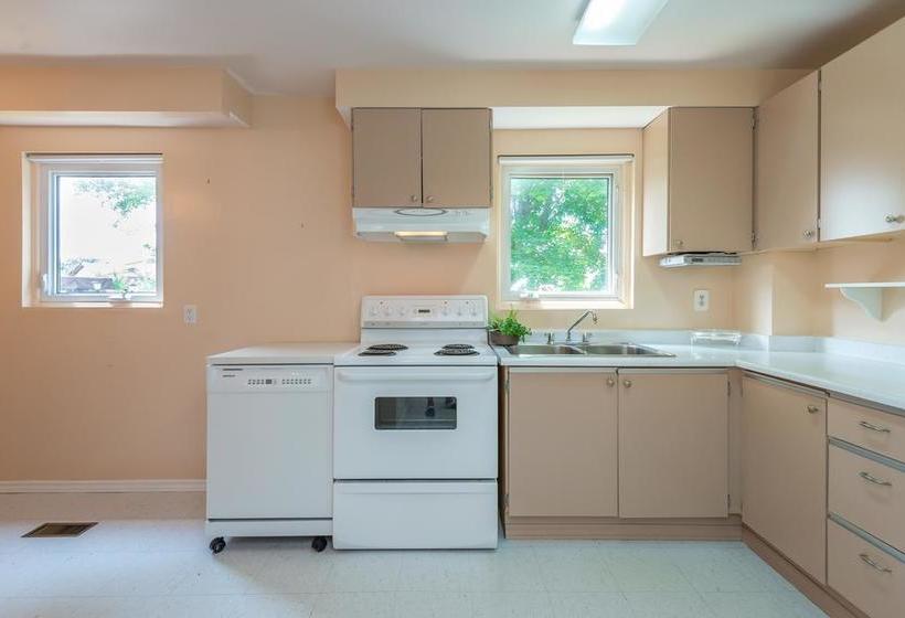 Hostel Scarborough East Budget Stay | Toronto | Ontario | Canada 3