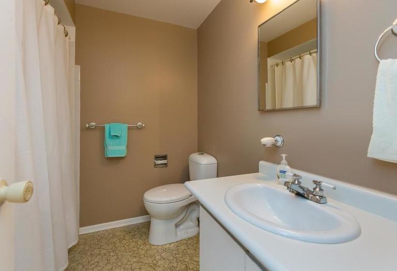 Hostel Scarborough East Budget Stay | Toronto | Ontario | Canada 8