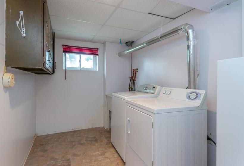 Hostel Scarborough East Budget Stay | Toronto | Ontario | Canada 9