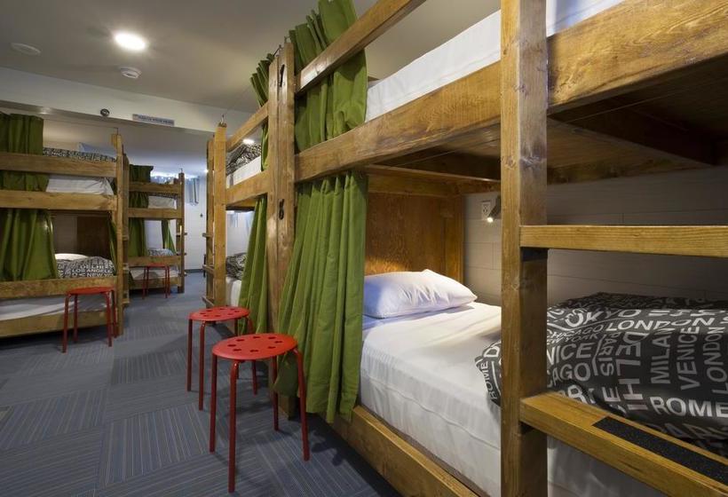 Jasper Downtown Hostel | Jasper | Alberta | Canada 12