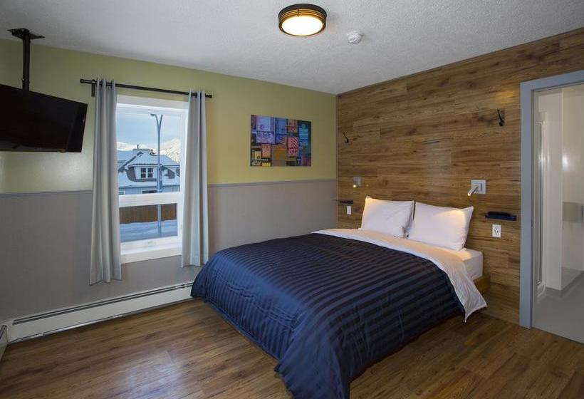 Jasper Downtown Hostel | Jasper | Alberta | Canada 13