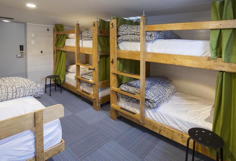 Jasper Downtown Hostel | Jasper | Alberta | Canada 9