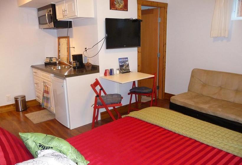 Bed and Breakfast 803 Patricia Street Accommodation | Jasper | Alberta | Canada 2