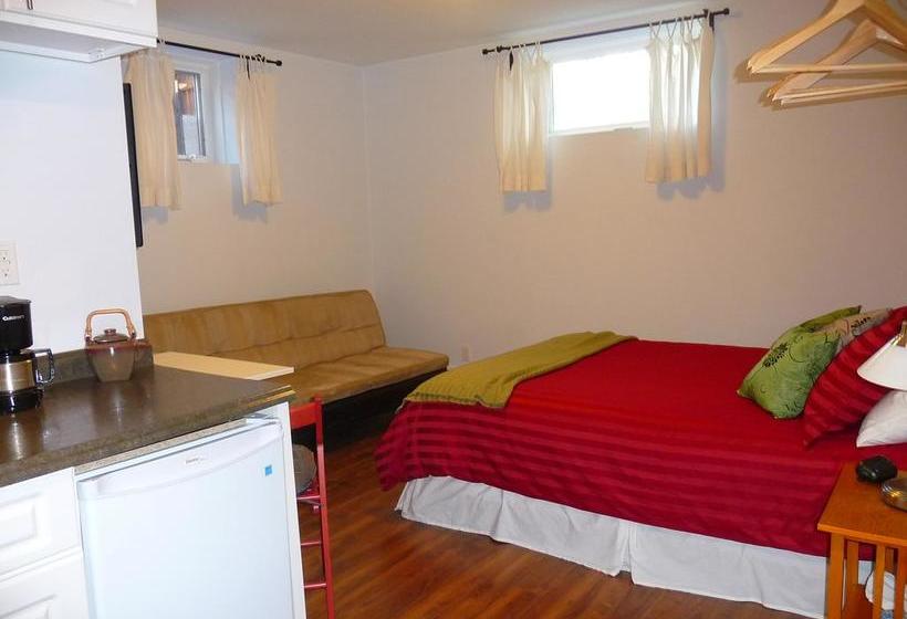 Bed and Breakfast 803 Patricia Street Accommodation | Jasper | Alberta | Canada 4