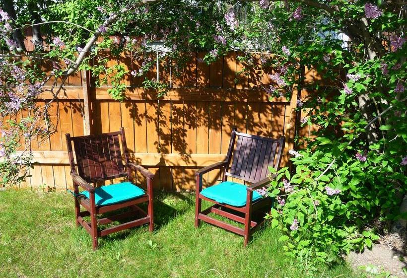 Bed and Breakfast 803 Patricia Street Accommodation | Jasper | Alberta | Canada 6