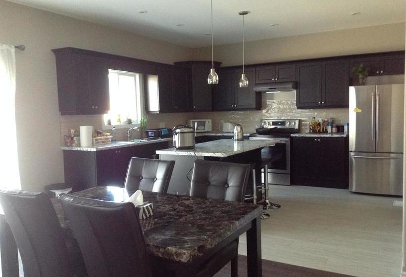 John B&b | Niagara Falls | Ontario | Canada 1