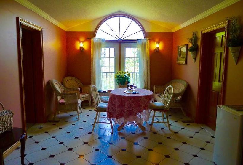 Bed and Breakfast Villa Alexandrea | Niagara Falls | Ontario | Canada 13