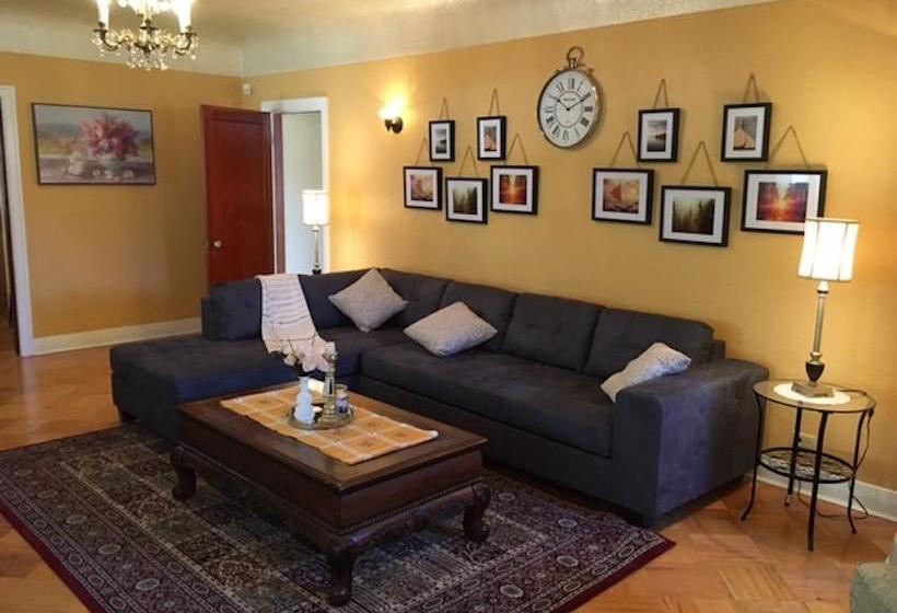 Bed and Breakfast Heritage House At Kismet Estate Winery | Oliver | British Columbia | Canada 12