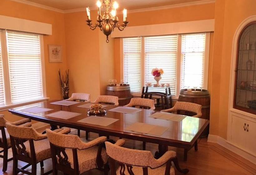 Bed and Breakfast Heritage House At Kismet Estate Winery | Oliver | British Columbia | Canada 8