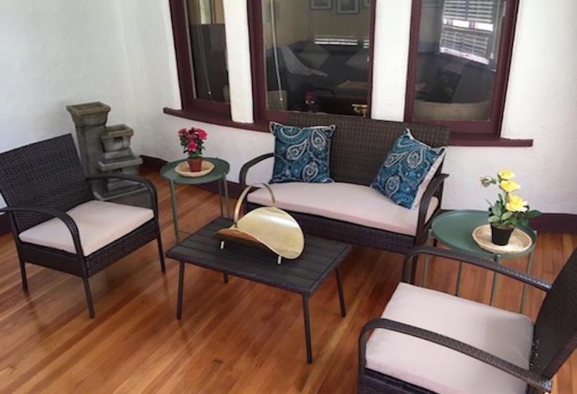 Bed and Breakfast Heritage House At Kismet Estate Winery | Oliver | British Columbia | Canada 9