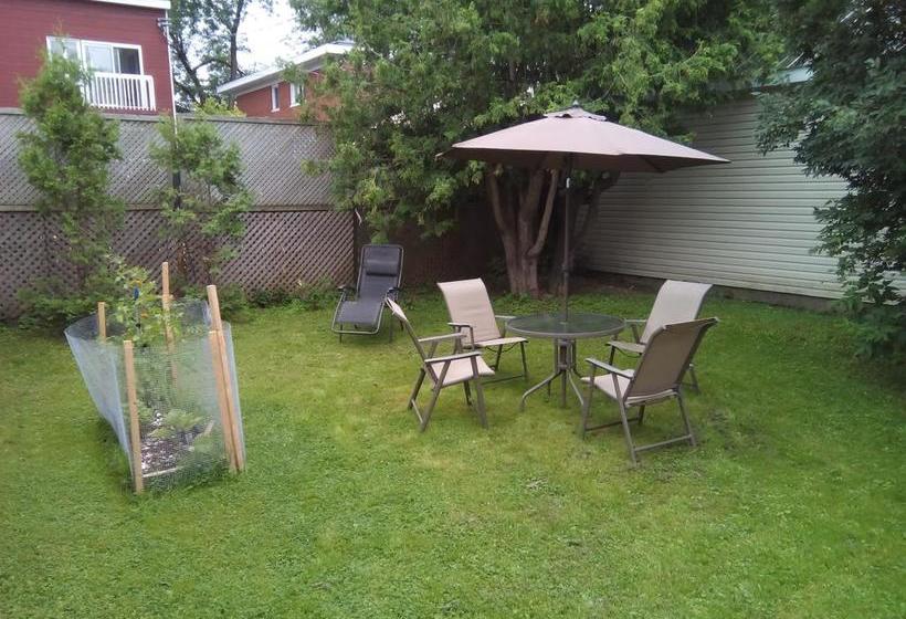 Bed and Breakfast Maison Fortin Couette & Cafe