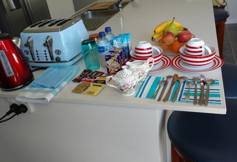 M & T S Waterfront Bed & Breakfast | Bellara | Queensland | Australia 17