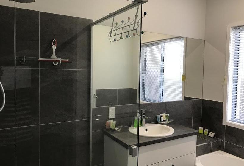 M & T S Waterfront Bed & Breakfast | Bellara | Queensland | Australia 8