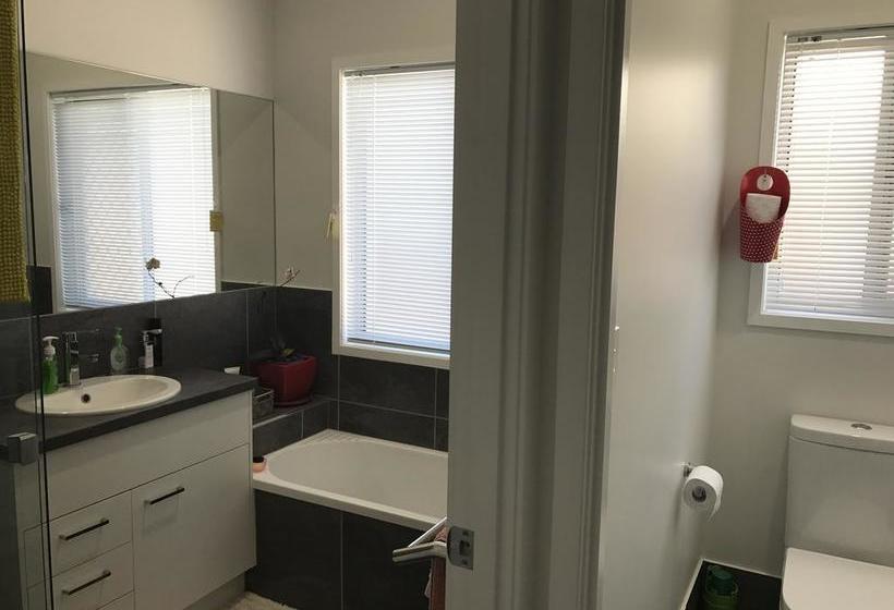 M & T S Waterfront Bed & Breakfast | Bellara | Queensland | Australia 9