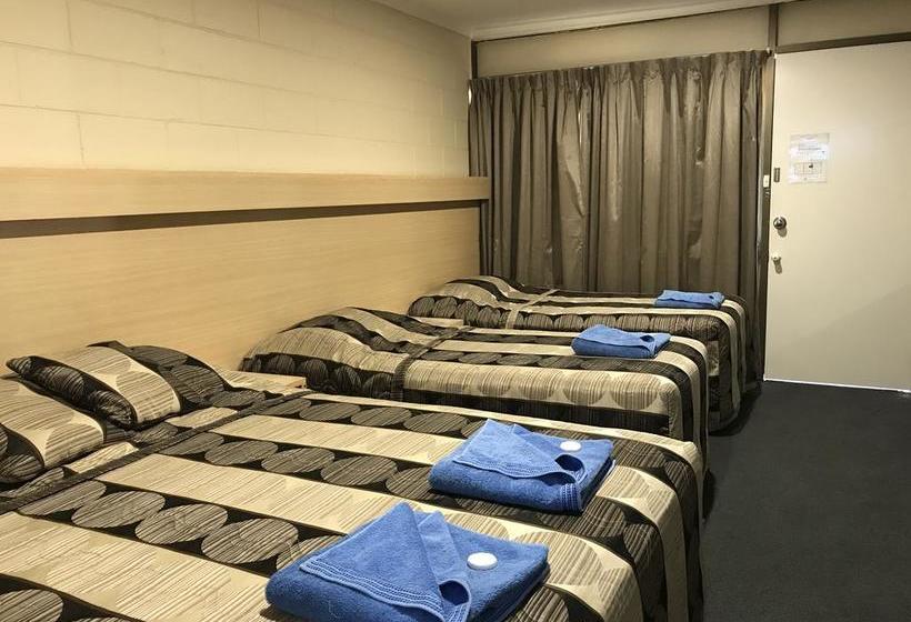 Porkys Motel | Rockhampton | Queensland | Australia 1