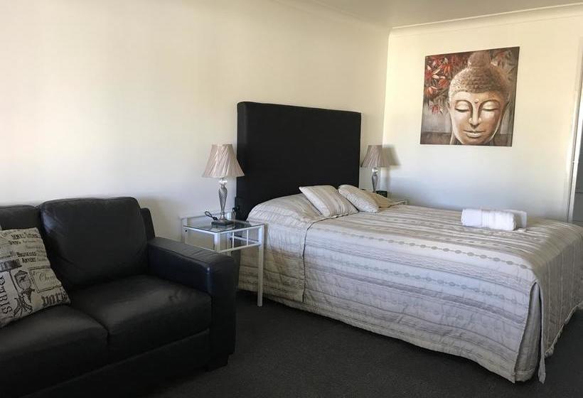 Porkys Motel | Rockhampton | Queensland | Australia 2