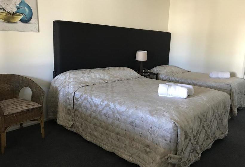 Porkys Motel | Rockhampton | Queensland | Australia 4