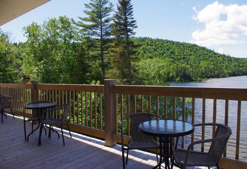Hotel Auberge La Tanière | Tadoussac | Quebec | Canada 13