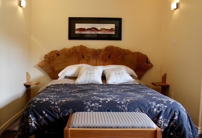 Bed and Breakfast A Boutique Artful Suite Nanaimo