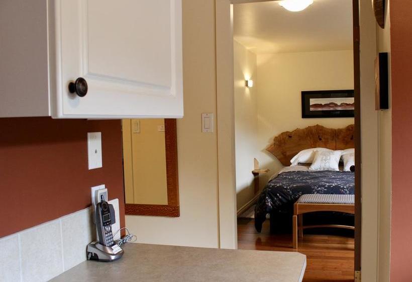 Bed and Breakfast A Boutique Artful Suite | Nanaimo | British Columbia | Canada 12
