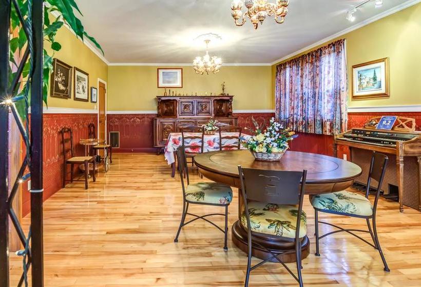 Gite Au P Tit Manoir B&b | Saguenay | Quebec | Canada 10