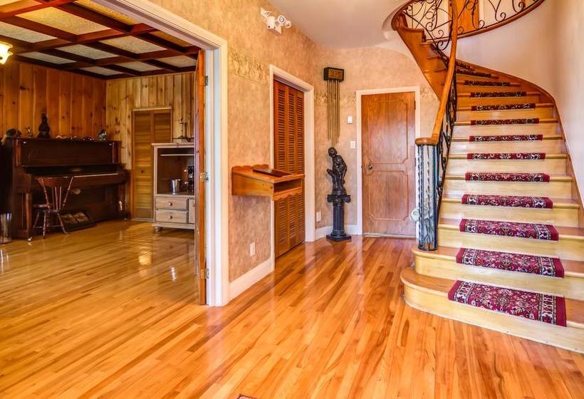 Gite Au P Tit Manoir B&b | Saguenay | Quebec | Canada 3