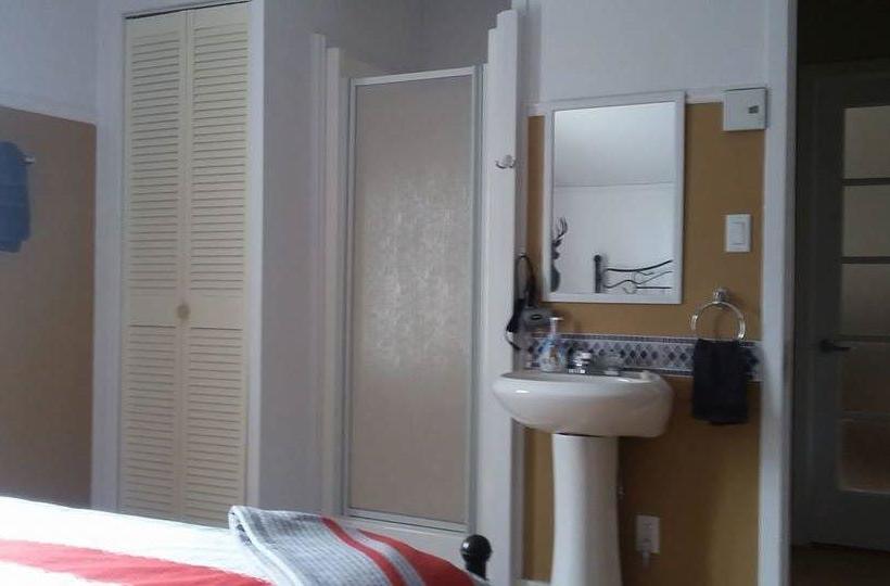 Bed and Breakfast La Maison D Amyrose | St Felicien | Quebec | Canada 8