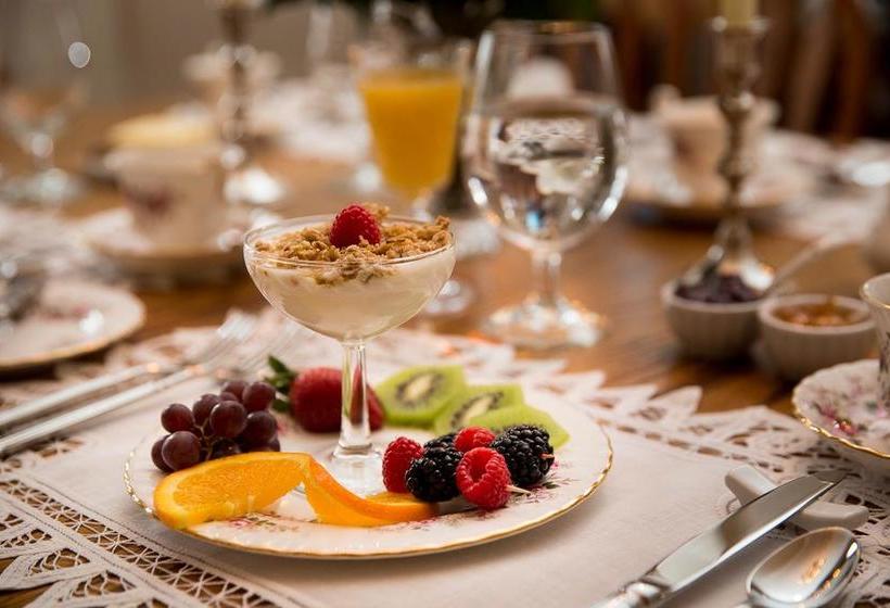 Bed and Breakfast Hatfield House On Hibernia | Stratford | Ontario | Canada 3