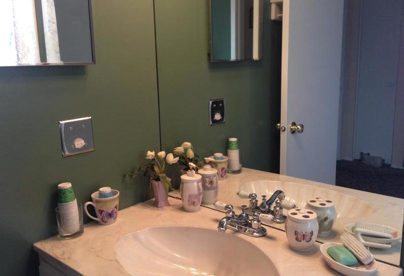 Pea  N Bee S B&b | Calgary | Alberta | Canada 12